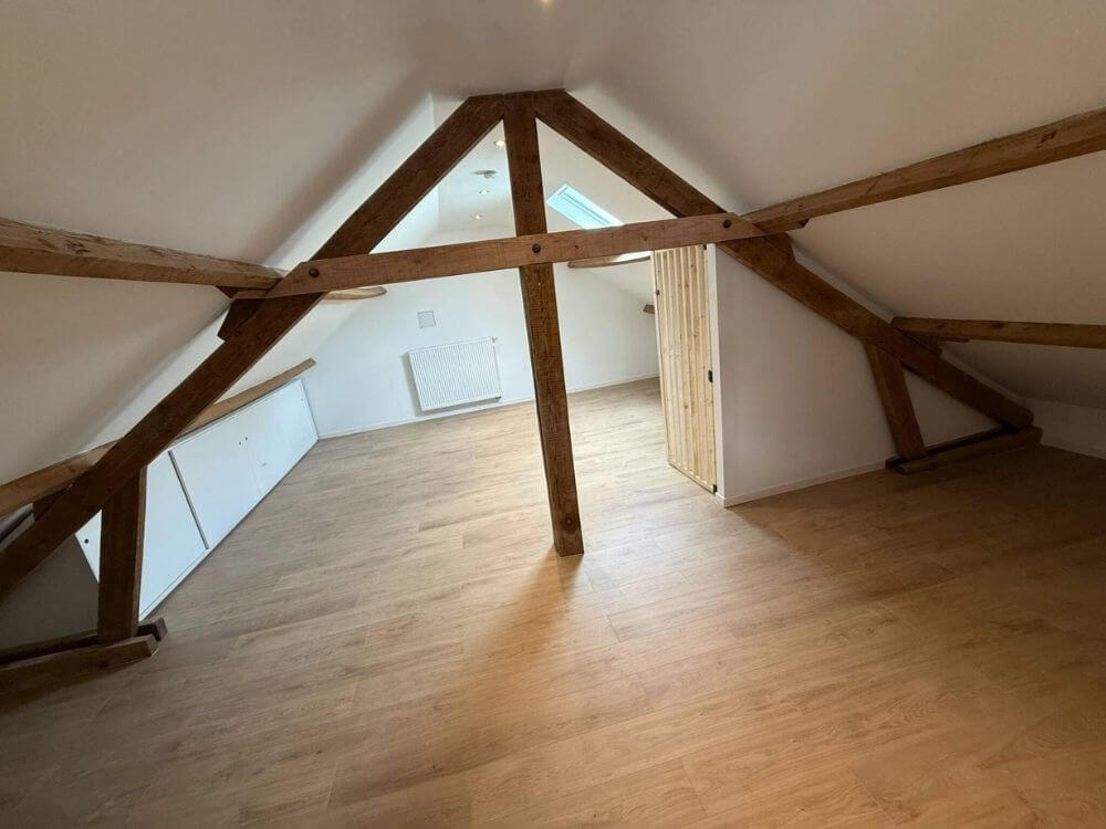 Rénovation complète de combles transformés en espace habitable moderne et lumineux